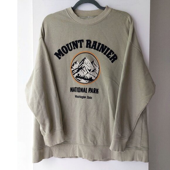 H&M Tops - H&M oversized crop crewneck sweatshirt rainier mountain Washington state